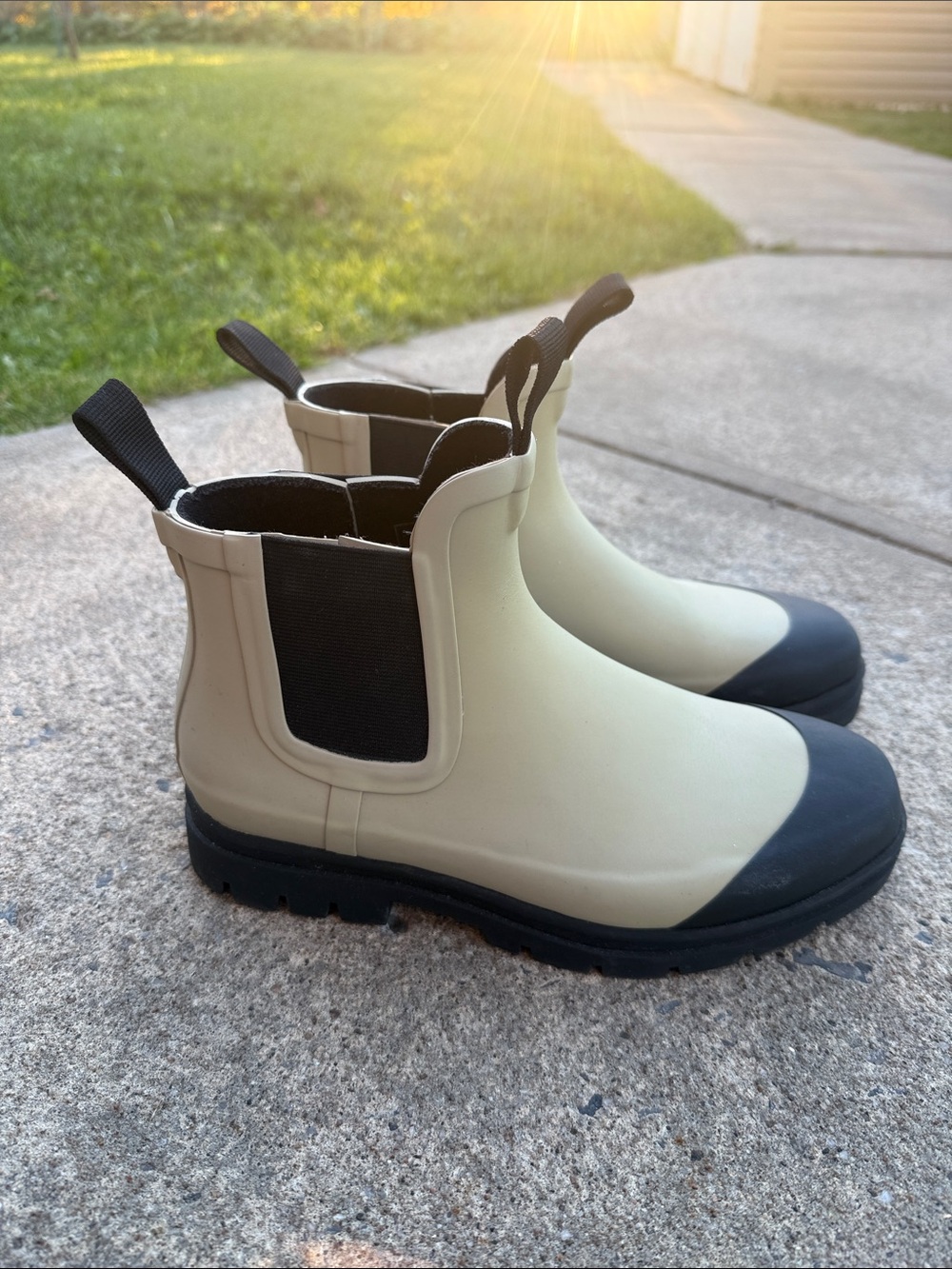 Everlane Chelsea Rain Boots in Cream and Black